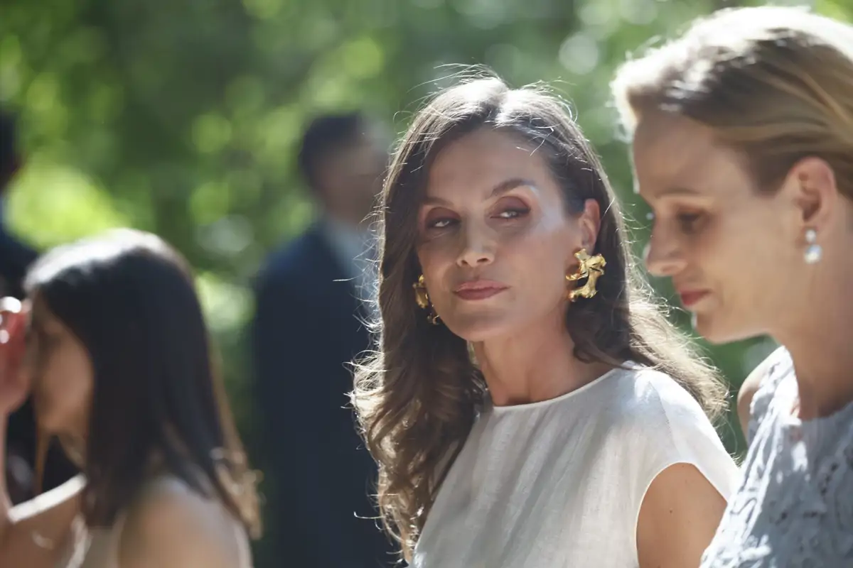 Bienvenido el debate sobre Charlene de Mónaco: su reverencia a la reina  Letizia enciende a los expertos en protocolo