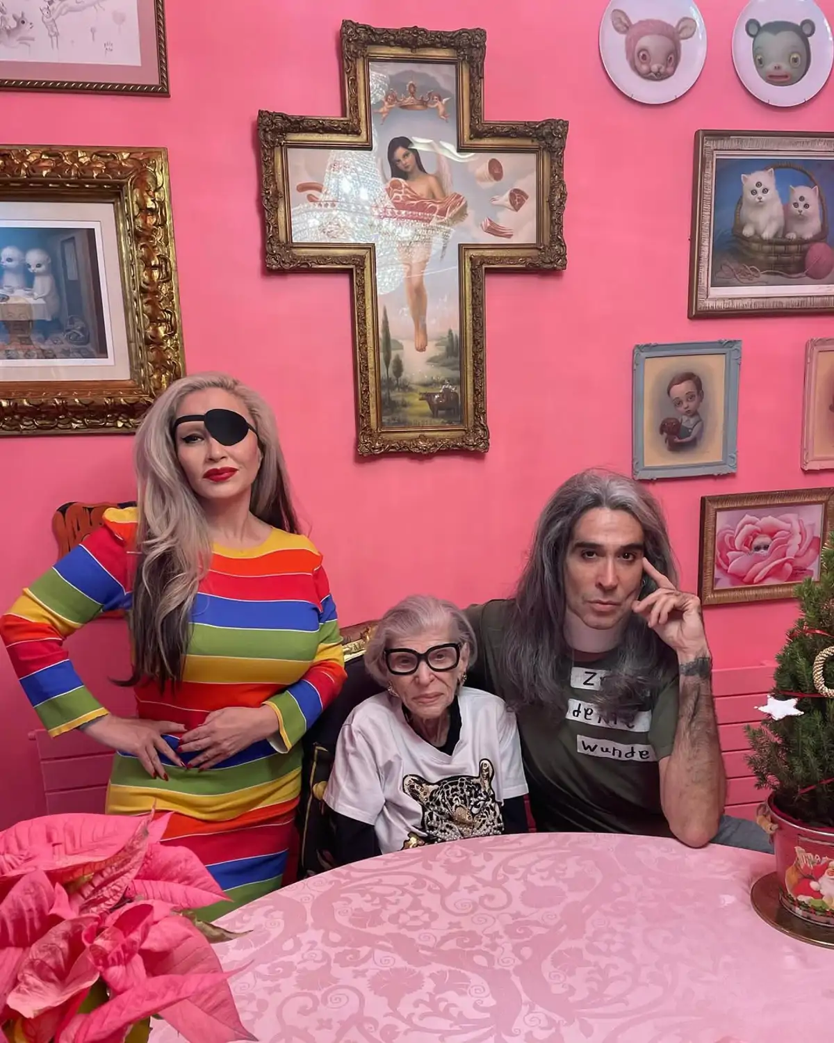 Alaska, Mario y América