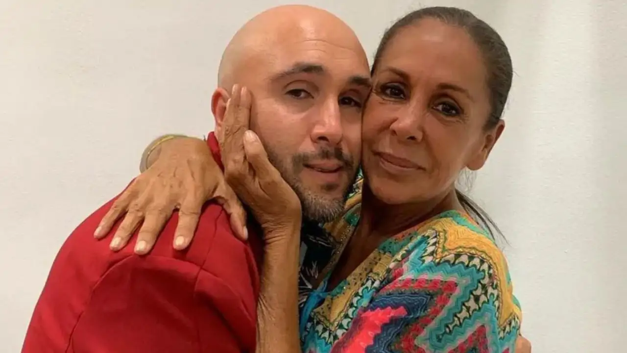 Kiko Rivera se reencuentra con su madre, Isabel Pantoja, acompañado de su novia Lola y sus tres hijos