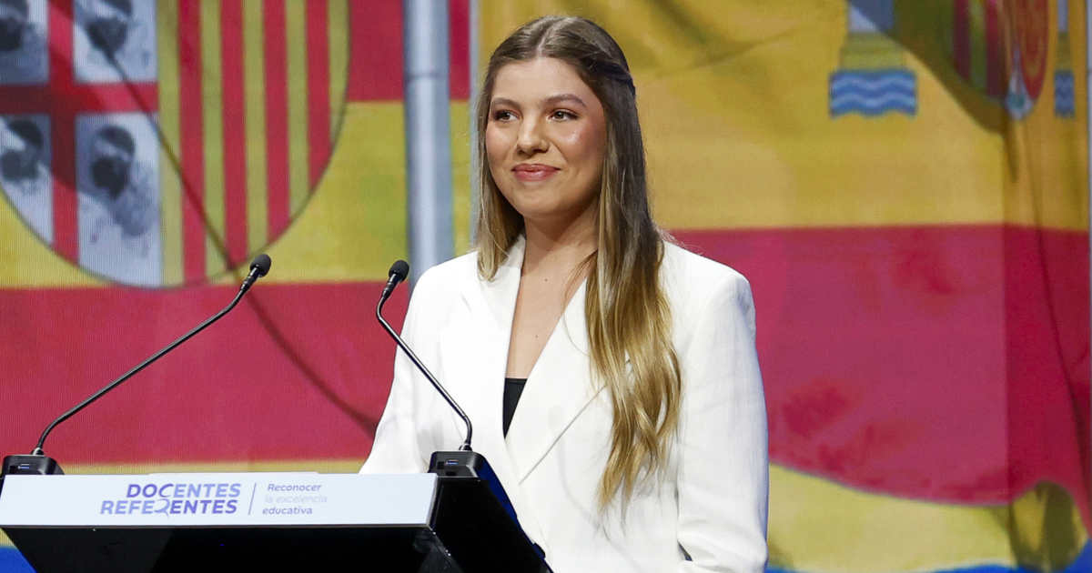 La infanta Sofía reivindica a los profesores en su primer discurso: "En cada escuela hay un docente agotado que intenta llegar a nuestro corazón"