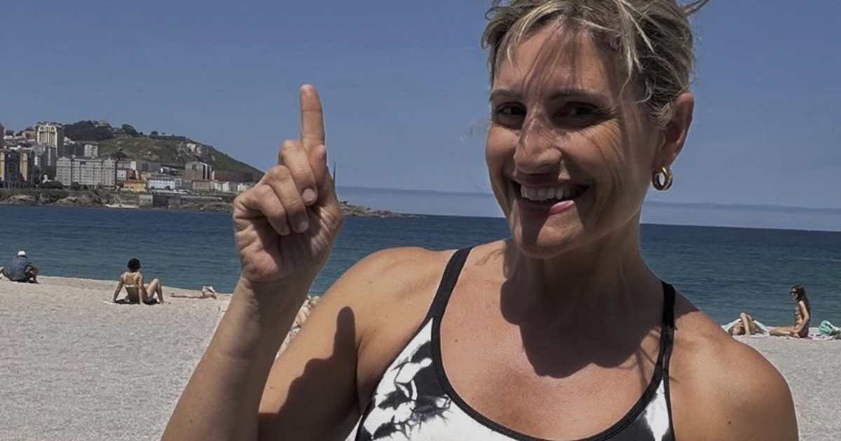 Beneficios de caminar por la playa a los 50 años según Blanca Pombal