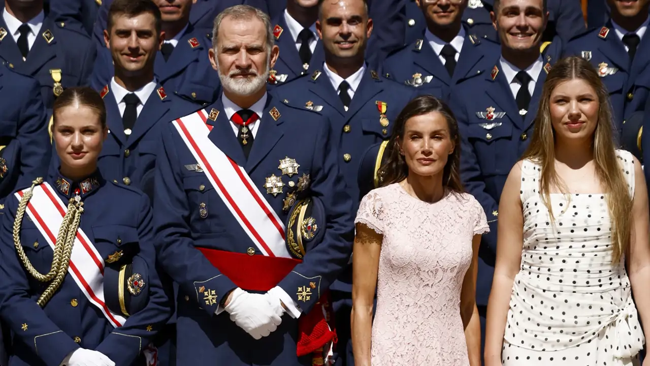 Los 4 momentos clave del adiós definitivo de la princesa Leonor al ejército: un abanico, confidencias y un triste cambio de última hora