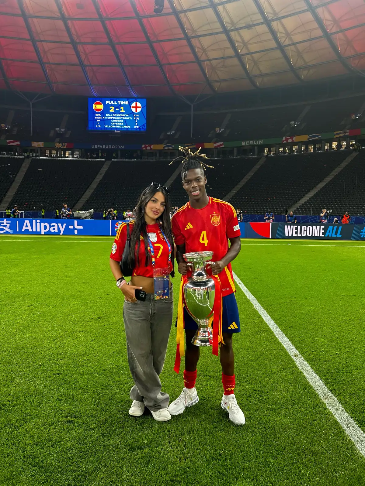 Ainhi García y Nico Williams
