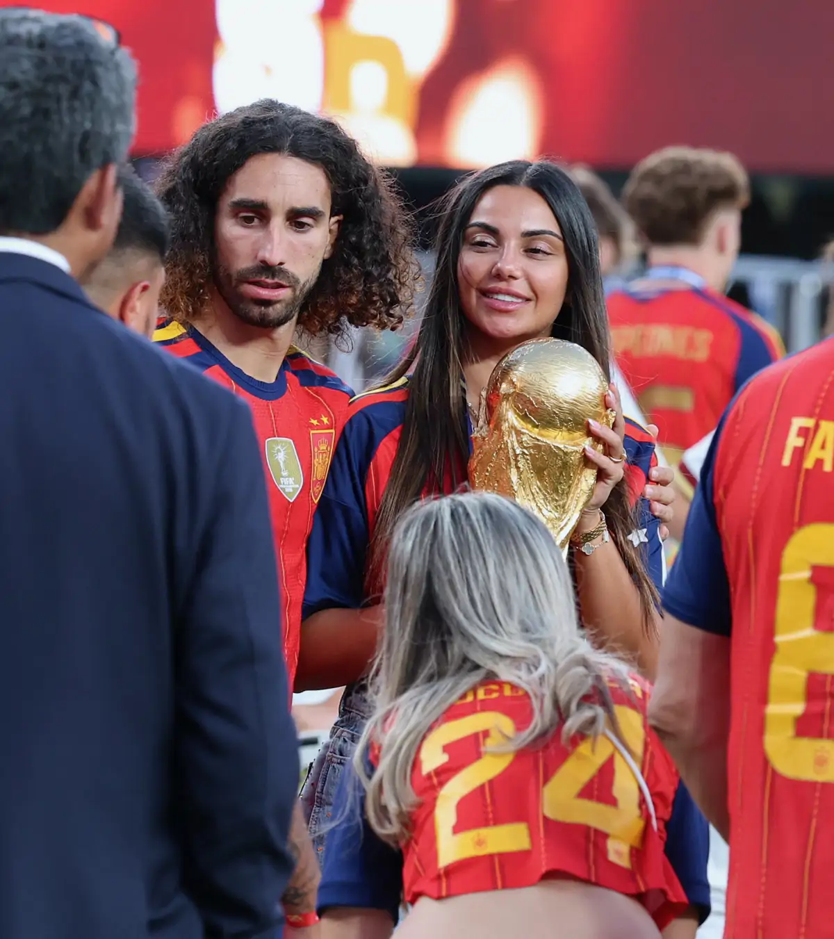 Marc Cucurella y Claudia Rodríguez