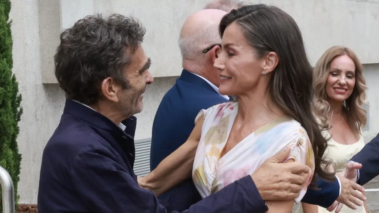 “La libertad es bella, Majestad”: las significativas palabras de Adolfo Domínguez a la reina Letizia durante su encuentro en Ourense