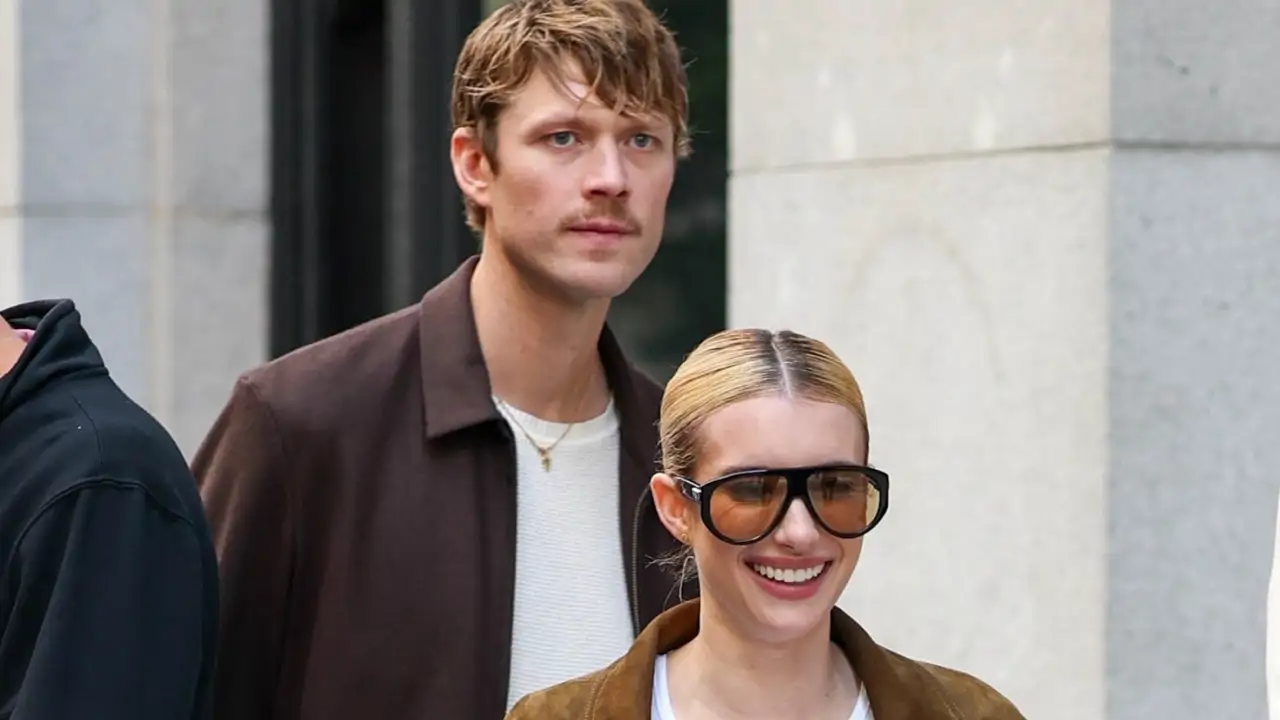 Emma Roberts y Cody John