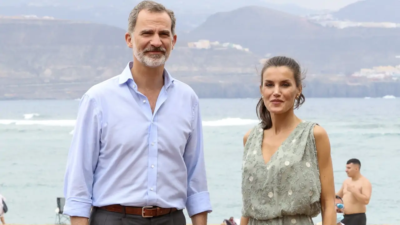 Los reyes Felipe y Letizia dan por terminadas sus vacaciones privadas y regresan a Mallorca con la incógnita de dónde están sus hijas