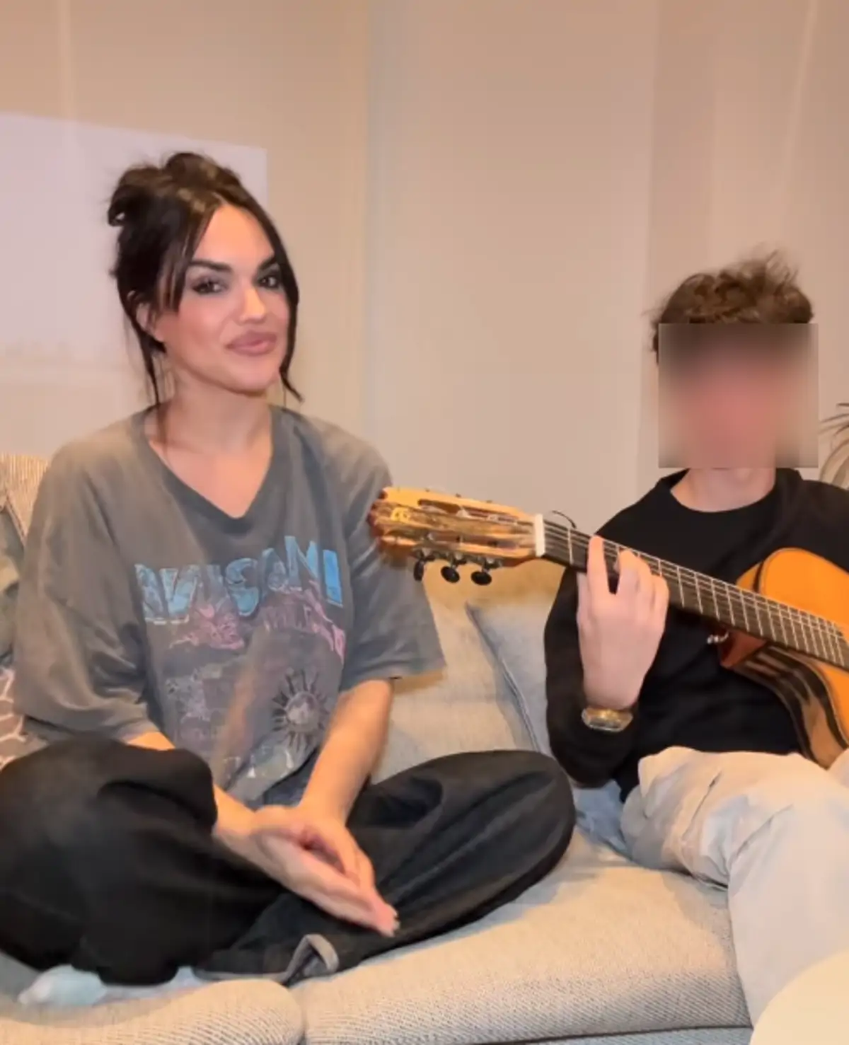 Con trai của Melendi, người đã trải qua ca phẫu thuật cấp cứu ở tuổi 15: "Gửi lời động viên đến tất cả mọi người trong bệnh viện".