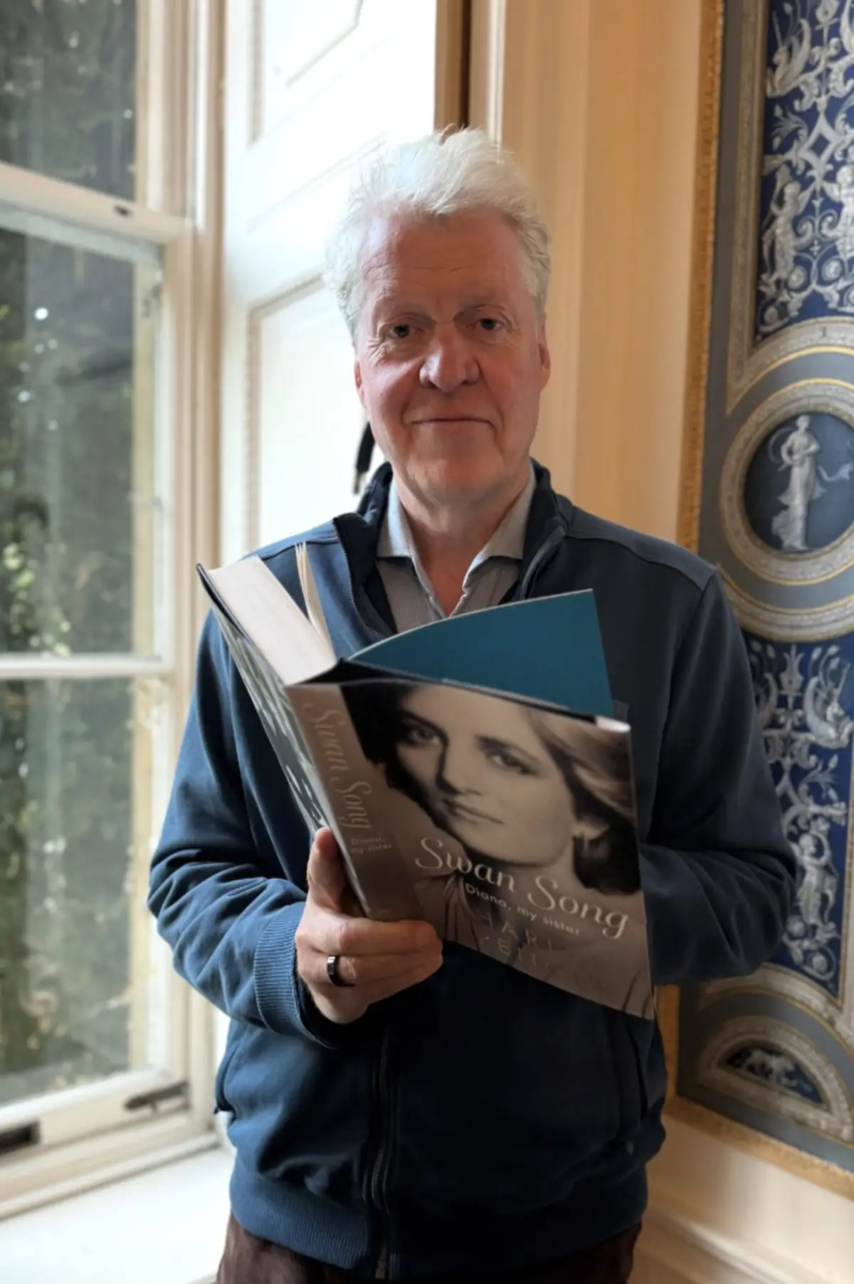 El Rey Carlos Sobre El Libro De Charles Spencer Hermano De Lady Di 